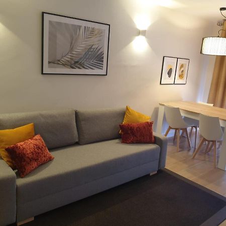 Maxx Apartamento Салоу Екстер'єр фото
